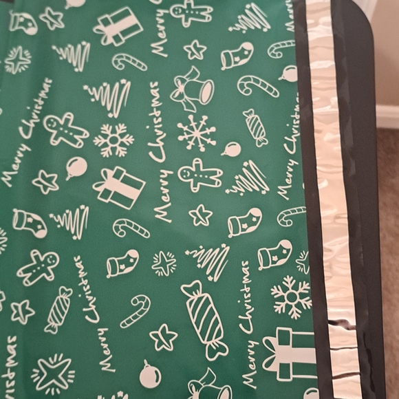 15 ct 14.5×19 Green Christmas Themed Polymailers - Picture 2 of 2